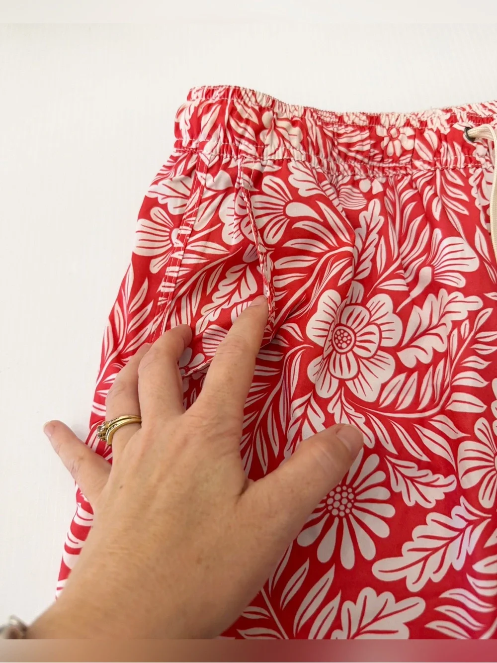 Fair Harbor The Anchor Shorts Red Hawaiian Floral Size XL
